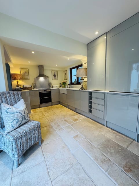 Enormous Kitchen area