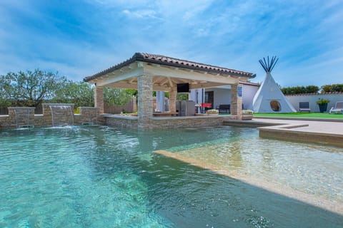 Pool Bar Villa on a sunny day in May 2019