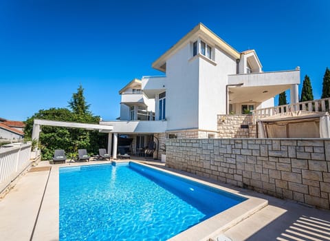 Villa Mediteran facade with pool & outside area