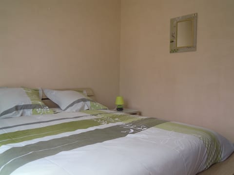 5 bedrooms, iron/ironing board, free WiFi, bed sheets