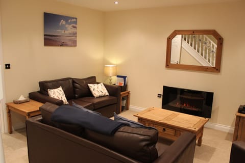 Lounge with seating for 7 people