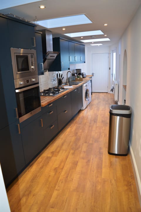 Kitchen - with 2 full size ovens and 5 burner hob