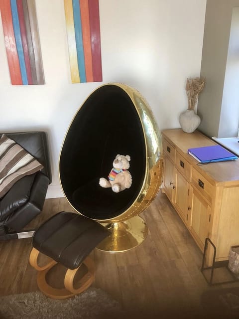 Sit in our 007 chair!