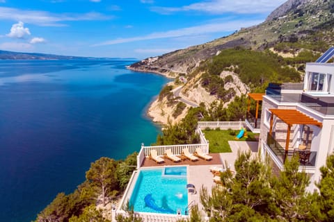 Outdoor pool, an infinity pool