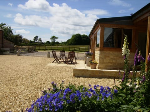 Plenty of space to park/
play