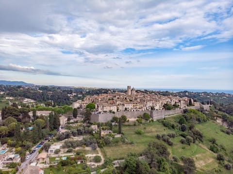 St Paul - 10 minute walk away
