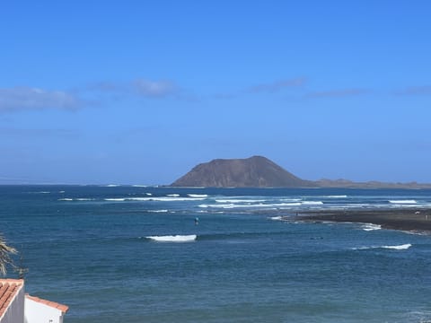 Beach nearby, sun loungers, beach towels