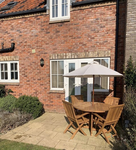 South facing garden & patio