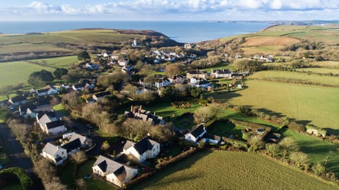 Mews Cottage is close to the beach and overlooks neighbouring fields.