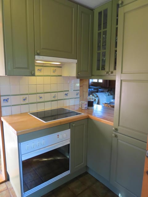 The compact but very well-equipped kitchen.