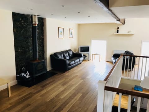 Mezzanine sitting area 