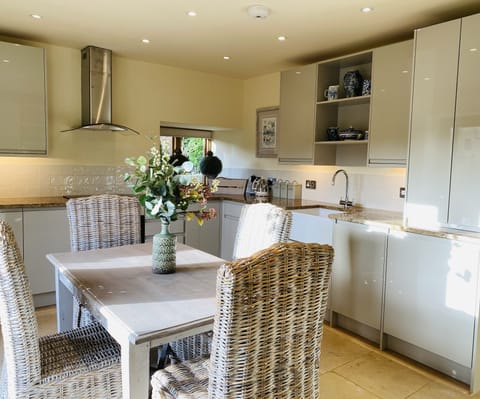 kitchen - fully equipped ,