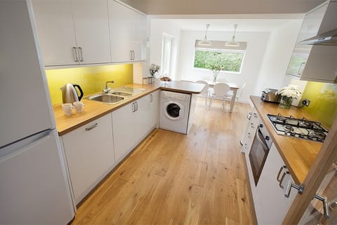 Sunny fully equipped kitchen/diner with patio doors to the garden.