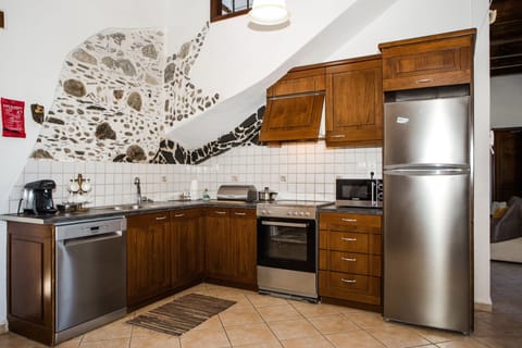 Fully equipped kitchen.