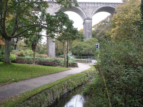 Local park leading to leisure facilities, zoo & Swimming pool