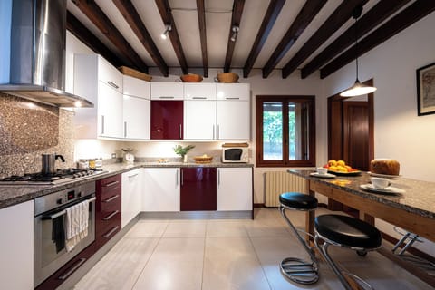 Kitchen with large breakfast bar