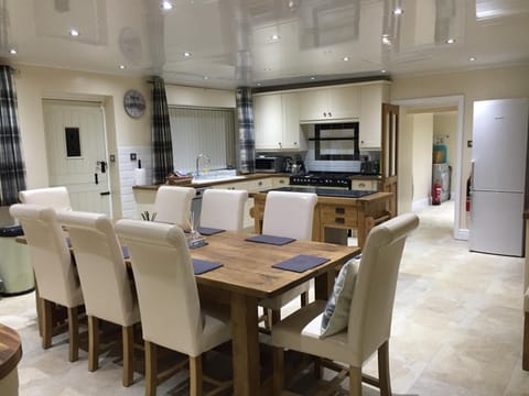 Large Kitchen / Diner ( with Range Cooker & Dishwasher)