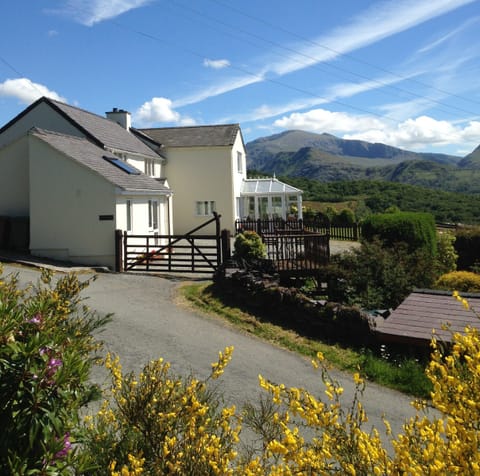 position of cottage with Snowdon in background