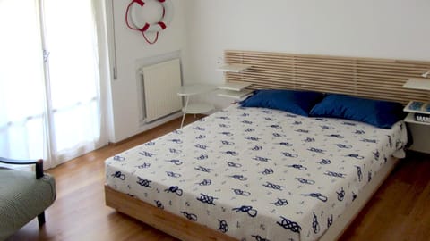 2 bedrooms, bed sheets