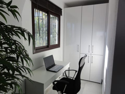 Study and Utility room (washing machine in the cupboard)