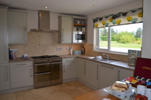 Kitchen with built in dishwasher and washer/dryer to right of sink