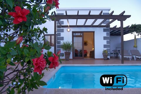 Villa with private pool in own walled grounds