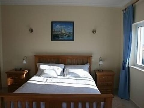 3 bedrooms, in-room safe, desk, iron/ironing board