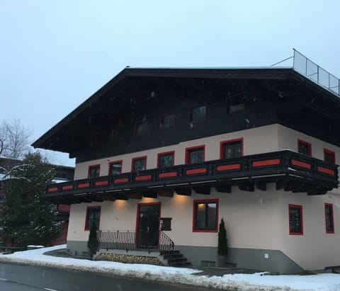 Snowy scene of the new refurbished Haus/chalet apartment