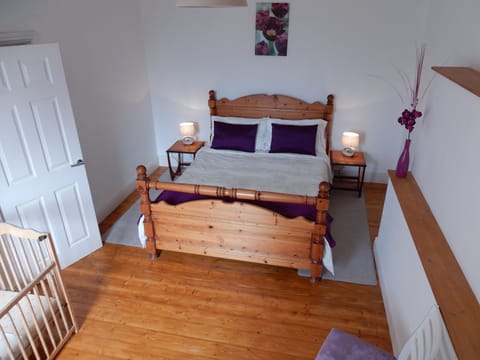 First Floor: Double bedroom (king size bed)