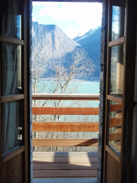Villa Rustica lake and mountain views - Bedroom 1