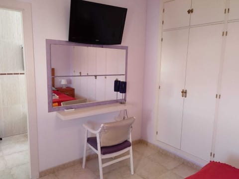 2 bedrooms, iron/ironing board, travel crib, free WiFi