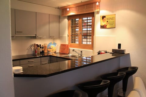 Beautiful full kitchen with breakfast bar