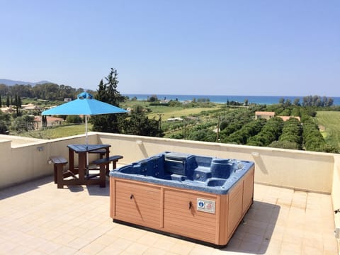 Hot tub on private roof terrace