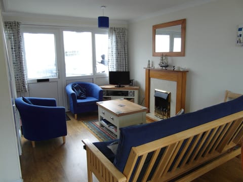 Lounge to front window