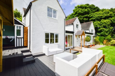 Luxury cottage with stunning views to Caer Caradoc