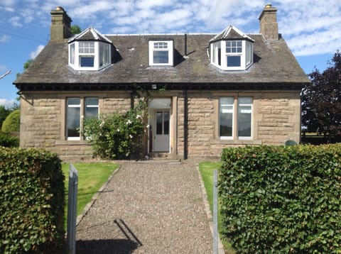 Bankend farmhouse
Front view.