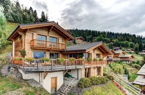 Chalet la Couronne - Jacuzzi Views Ski-In Ski-Out - 1