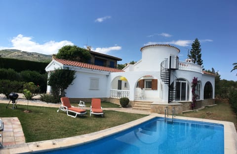 Villa with private pool and garden