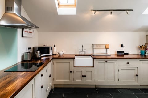Lovely hand built kitchen with all new appliances