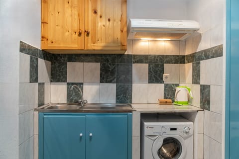 Your private room with toilet, shower, air conditioning, and washing machine.