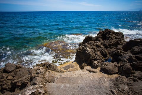 Beach nearby, sun loungers, beach towels