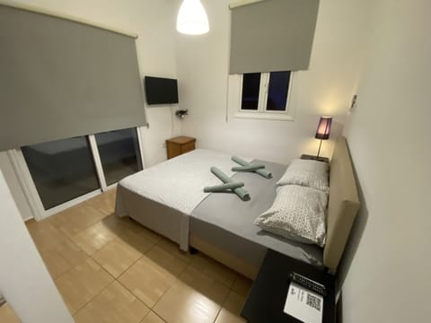 1 bedroom, in-room safe, iron/ironing board, free WiFi