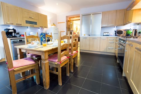 We have all you'll need to create a culinary masterpiece for 6.