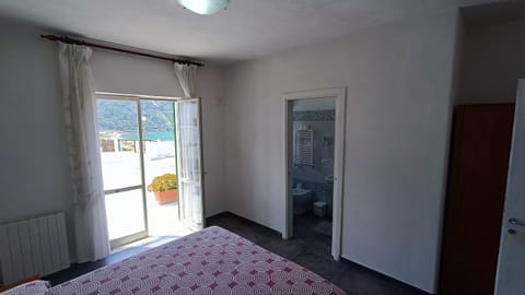 4 bedrooms, internet, bed sheets, wheelchair access