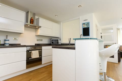Fully-fitted kitchen