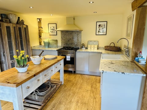 Fully equipped kitchen - Dishwasher / washing machine /  everything you need!