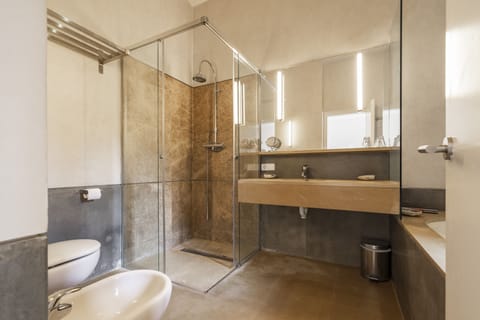Bathtub, eco-friendly toiletries, hair dryer, bidet