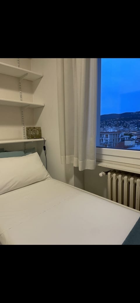 2 bedrooms, in-room safe, iron/ironing board, free WiFi