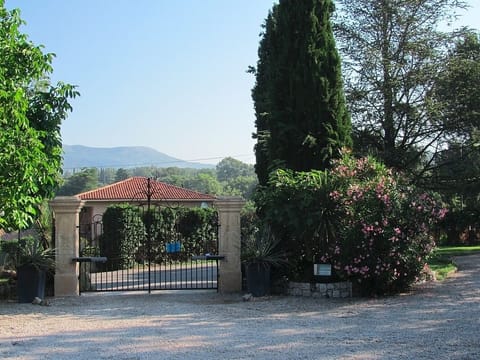 Villa Zelda: you can just see the roof !..........