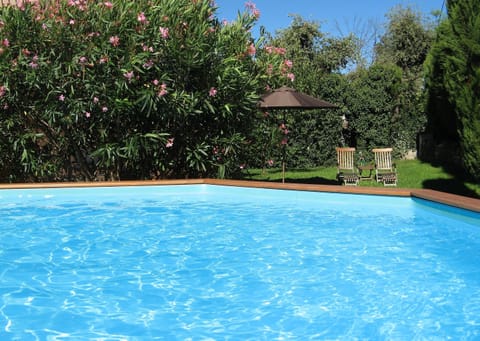 5 meter above ground wooden Pool, Garden 400m², 4 Sunloungers and 2 deckchairs